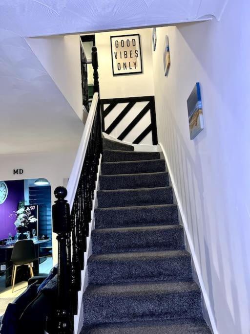 Beautiful House Off-road Free Parking Farnworth