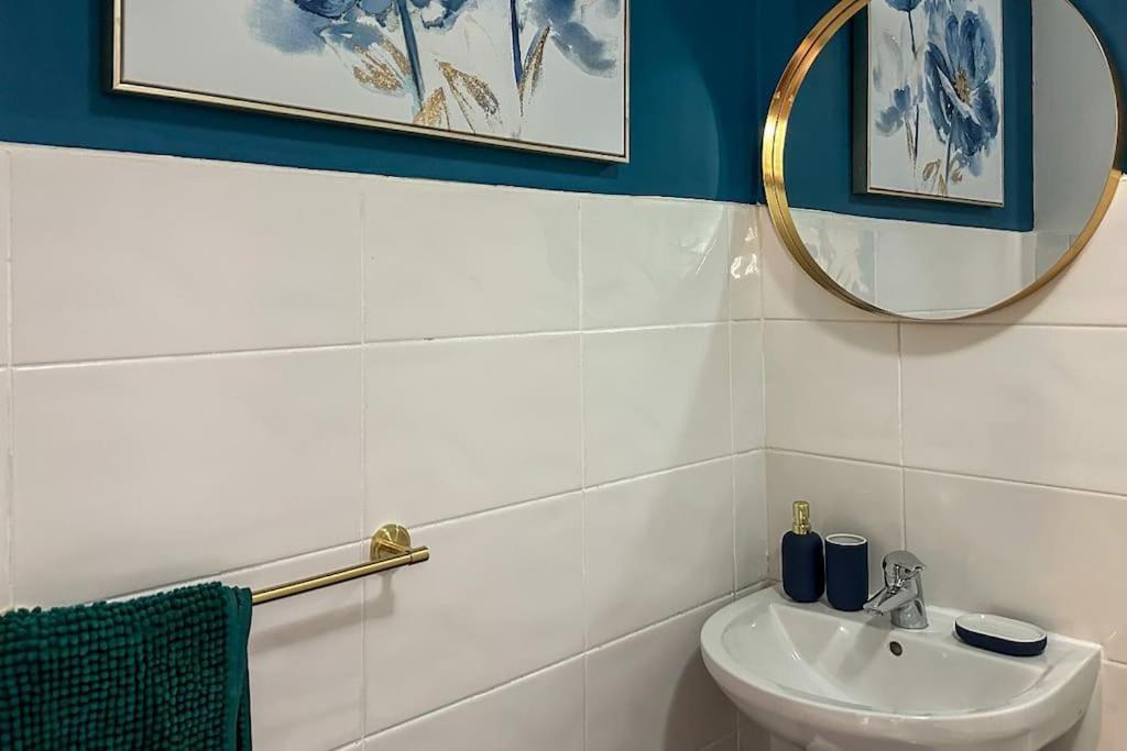 Beautiful House Off-road Free Parking * Farnworth